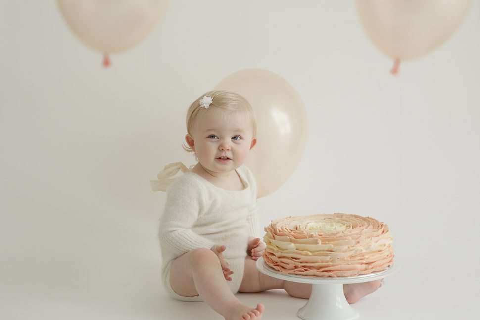 Smash Cake Session to celebrate your little one&rsquo;s first birthday!